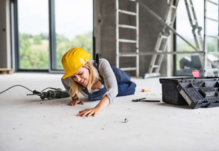 an accident of a woman worker at the construction