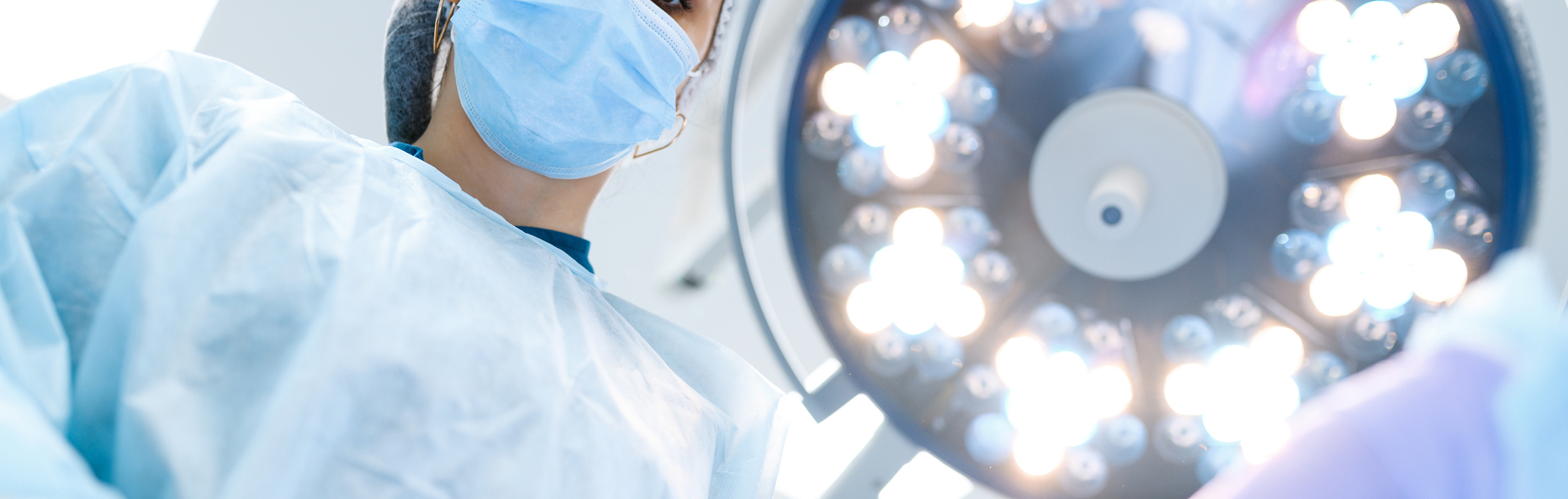 surgeon-and-surgery-light